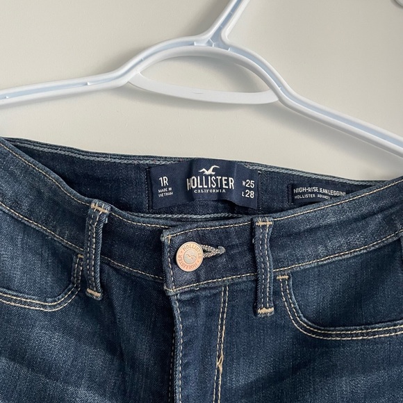 Hollister High-Rise Ripped Dark Wash Size 1 Jean Leggings - Picture 3 of 4